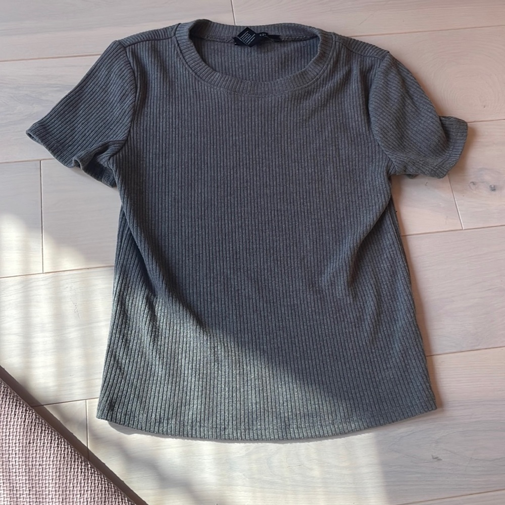 Forever 21 Gray Top